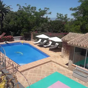 https://villa-luisanna.hotelsinnerja.org